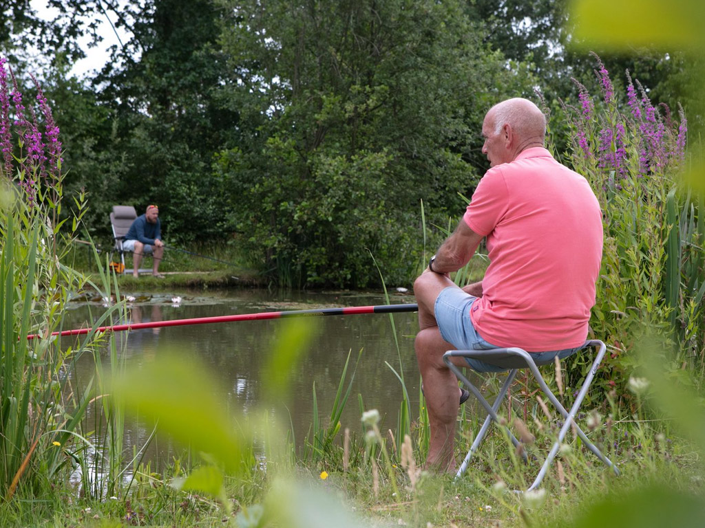 Angeln in einer natürlichen Umgebung auf diesem schönen Campingplatz in den Niederlanden