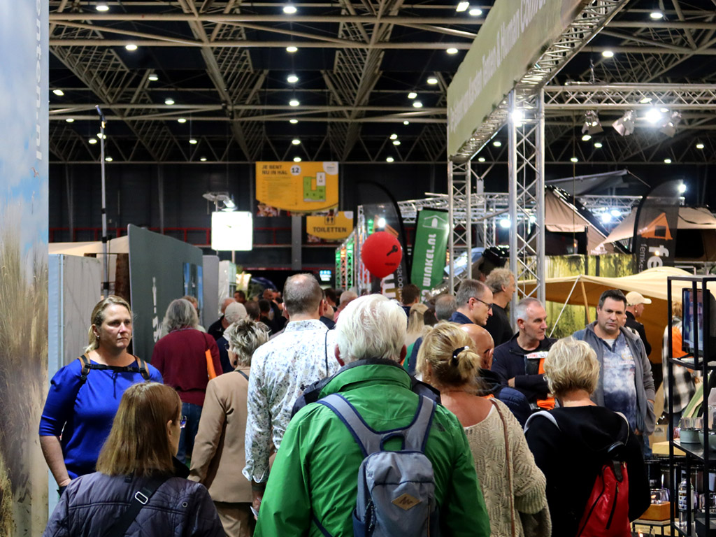 Gemütliches Gedränge auf der Camping & Caravan Jaarbeurs 2022