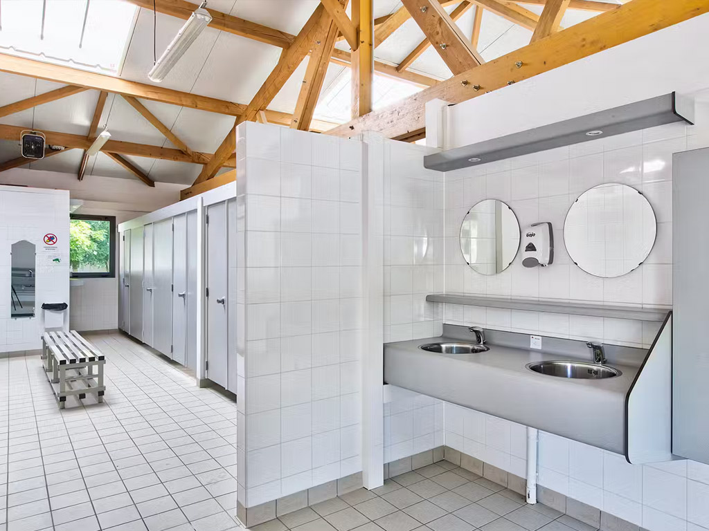 Camping Le Lac D Orient 13