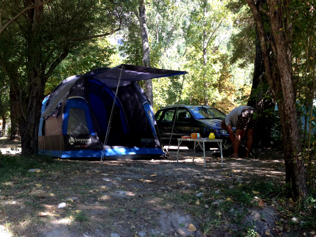 Schattiger Bereich für das Zelt