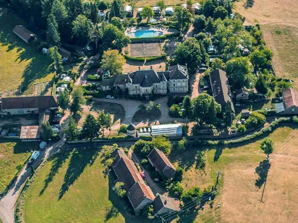 Der kleinste Drei-Sterne-Schloss-Campingplatz Frankreichs