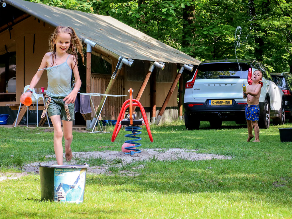 Finden Sie einen schönen Kindercampingplatz in den Niederlanden