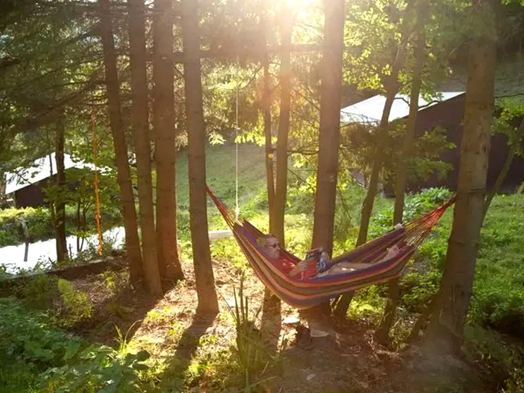 Gemütliche Zelthäuser in den belgischen Ardennen