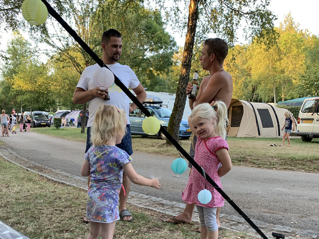 Freundliche Nachbarn auf dem Campingplatz