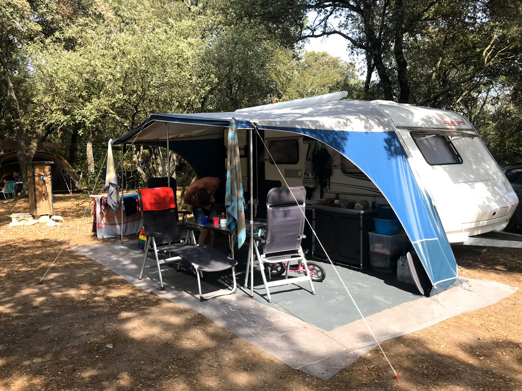 Camping mit einem Wohnwagen