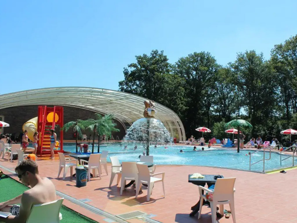Kommen Sie zum Schwimmen in das beheizte Hallen- und Freibad