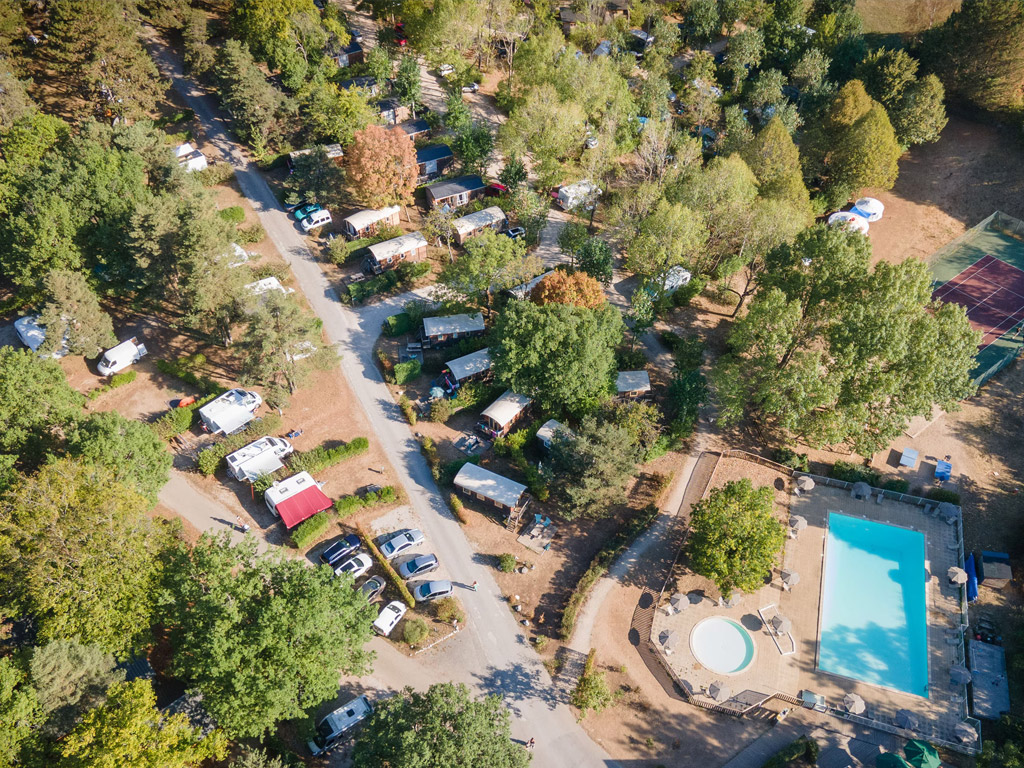 Camping Huttopia Divonne Les Bains 9