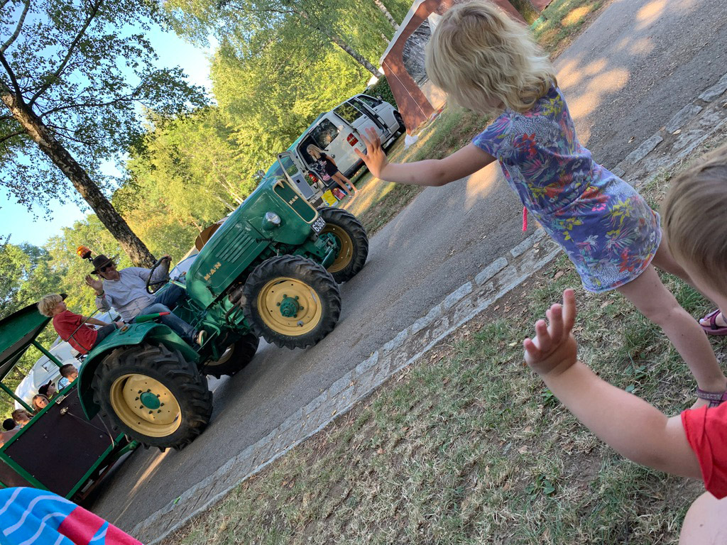 Unterhaltung auf dem Campingplatz