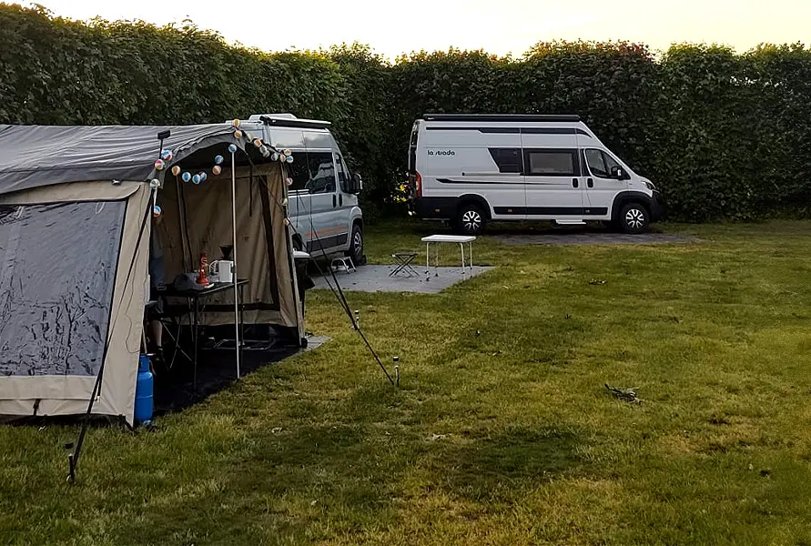 Unser(e) erste(r) Campingurlaub in einem Wohnwagenzelt
