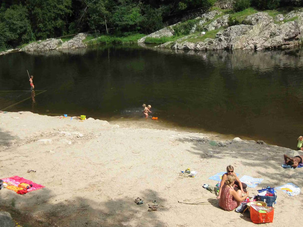 Aire Naturelle De Camping Les Cerisiers 5