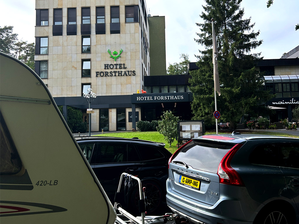 Eine Übernachtung in einem Hotel während Ihres Campingausflugs