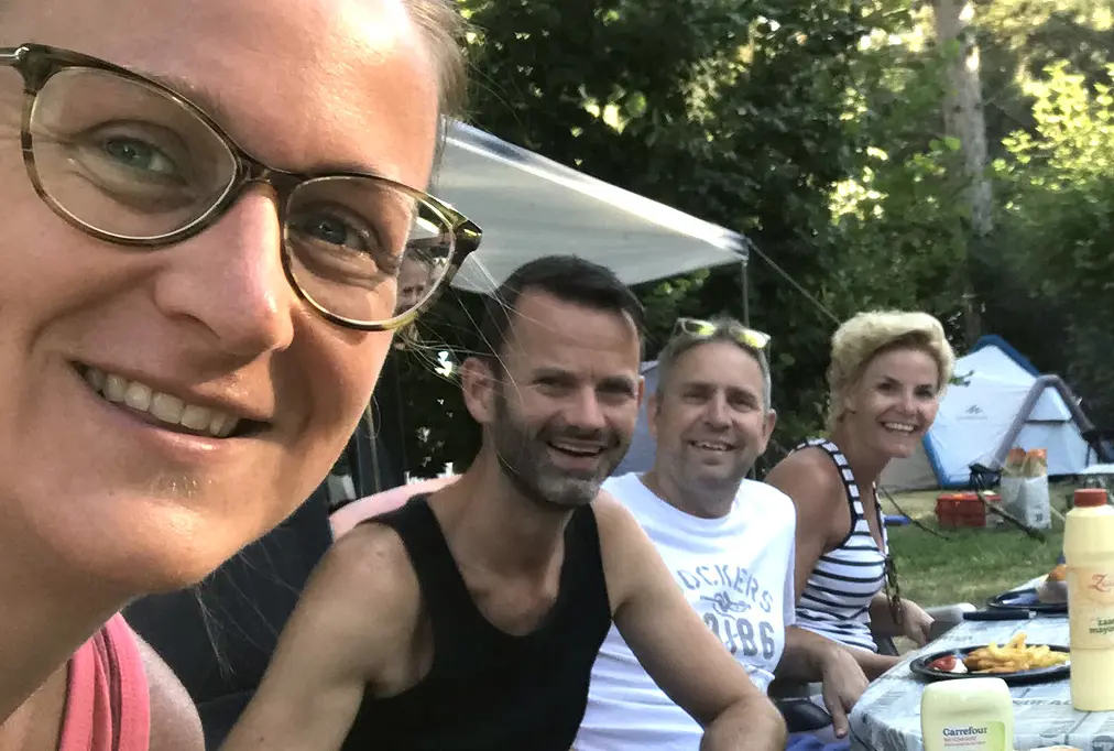 Zelten mit Freunden? 5 Tipps, um das zu überleben