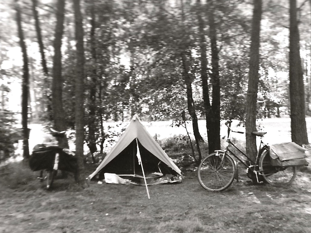 Wir fuhren mit dem Fahrrad zum Campingplatz