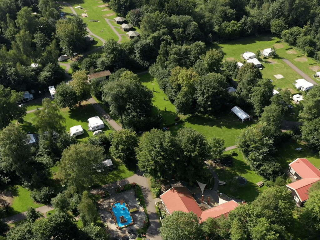 Kindercampingplatz mit vielen Anpassungen für Menschen mit Behinderungen