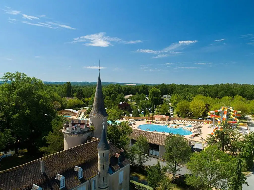 Fünf-Sterne-Schloss-Campingplatz in der Dordogne