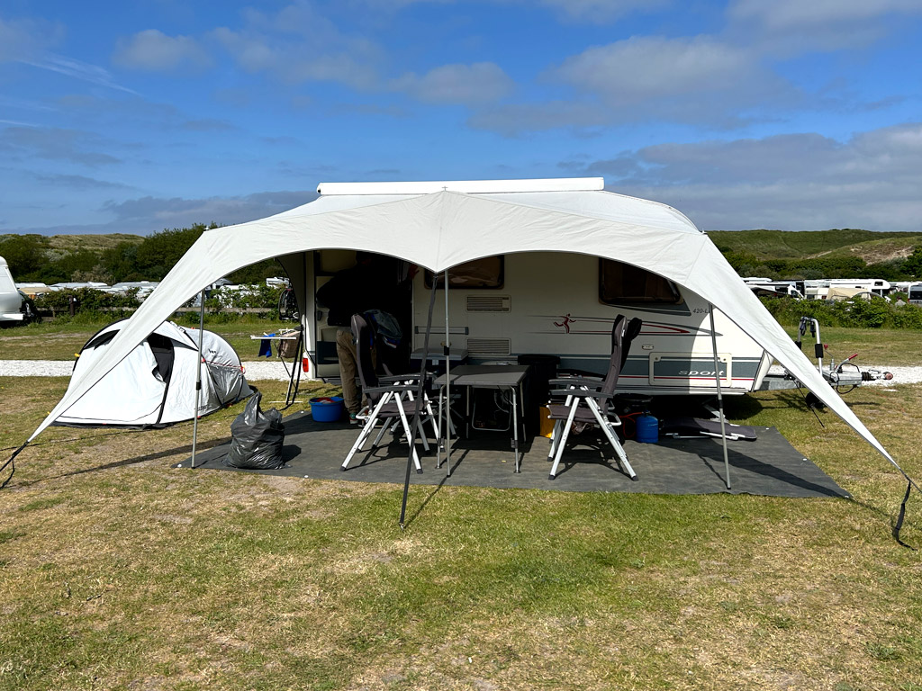 Das Wohnwagenvorzelt von Campooz ist ein Blickfang