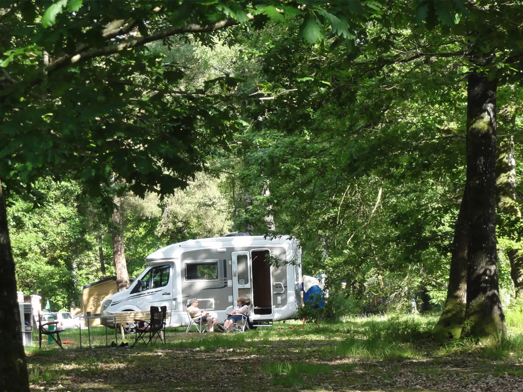 Camping Huttopia Lac De Sille 1