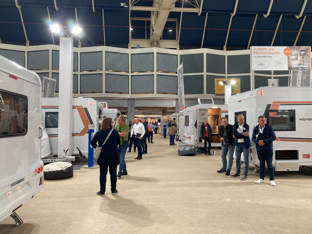 Wohnwagen und Wohnmobile auf der Camping- und Caravan-Messe