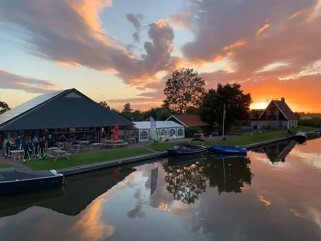Ein schöner Ort am Wasser zum Entspannen