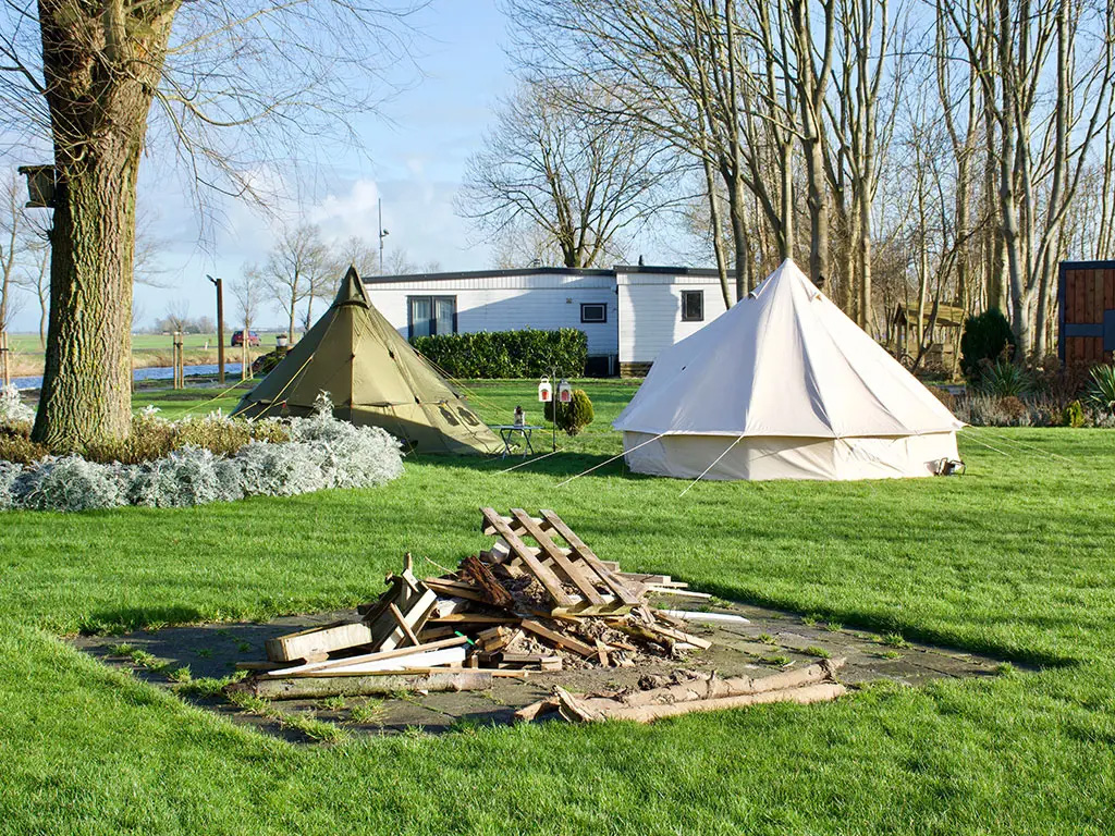 Kleiner Ort zum Wintercamping im Norden der Niederlande