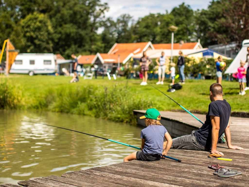 Mehrfach als einer der besten Campingplätze der Niederlande ausgezeichnet. Und dort lässt es sich wunderbar angeln.