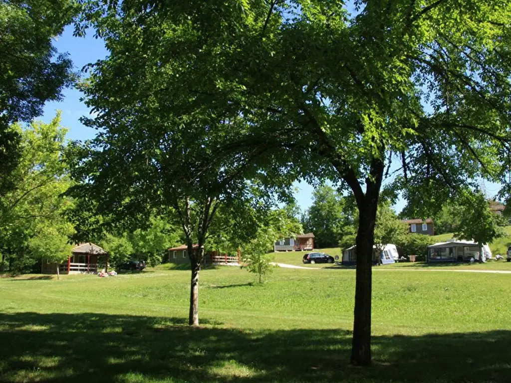 Terrassencampingplatz mit Spa in der Dordogne
