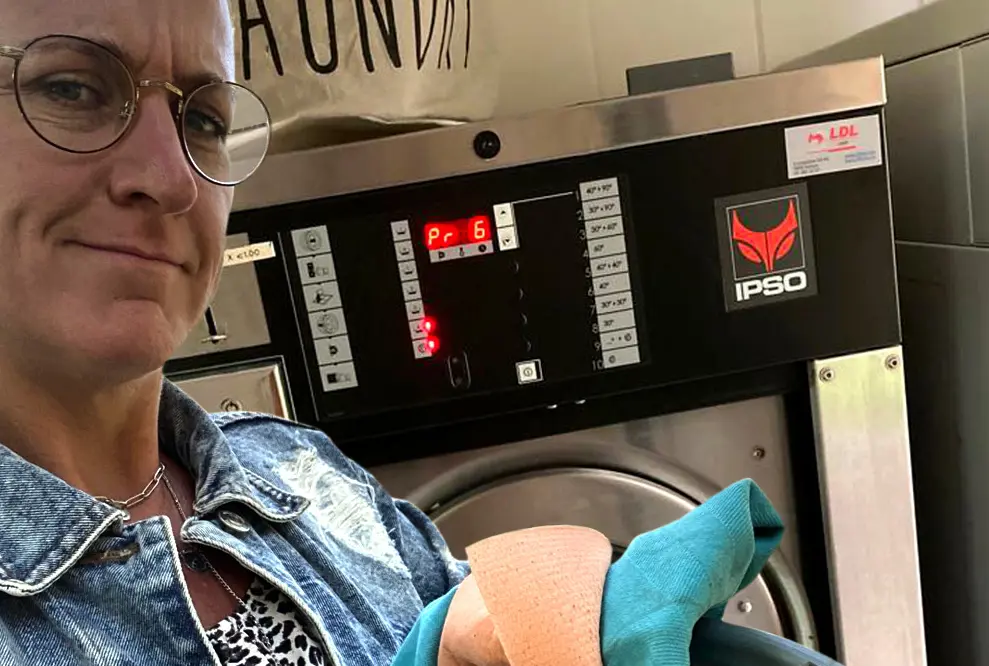 Wäsche waschen auf dem Campingplatz. In der Maschine oder mit der Hand?