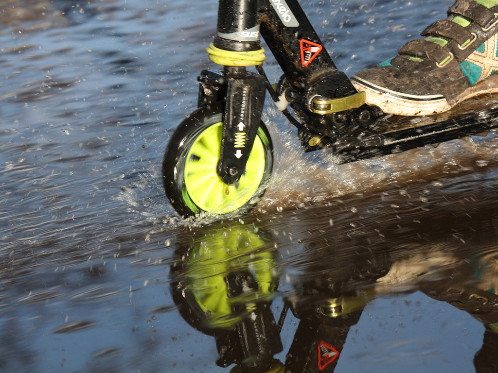 Elektro-Scooter auf dem Campingplatz