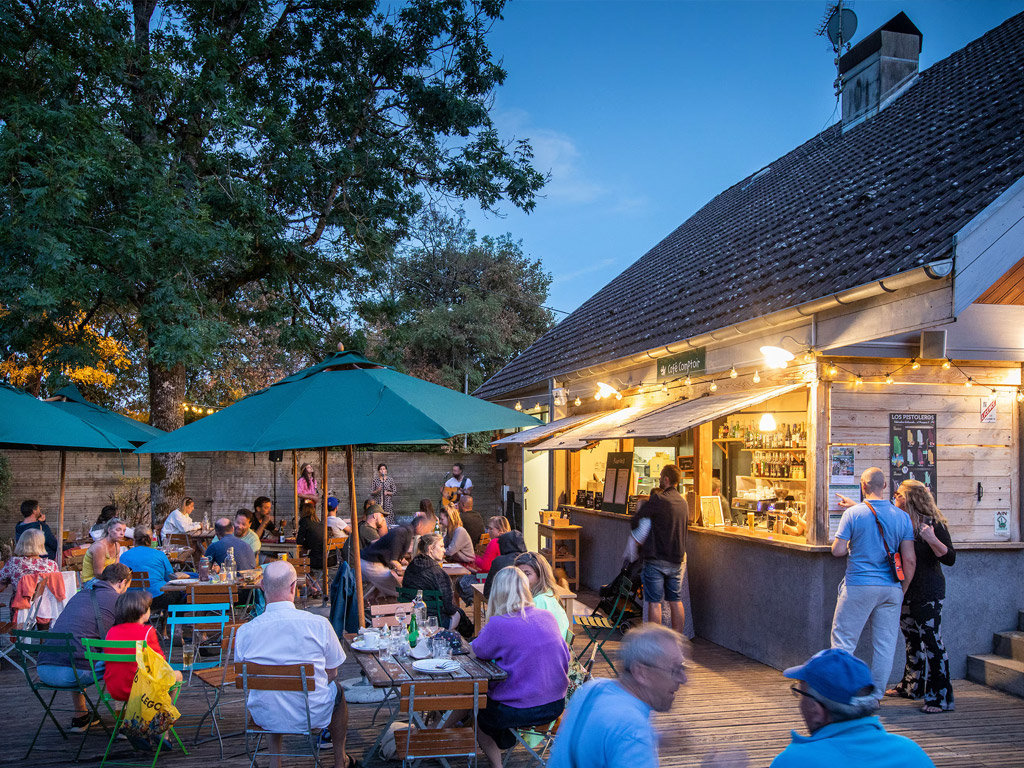 Camping Huttopia Divonne Les Bains 12