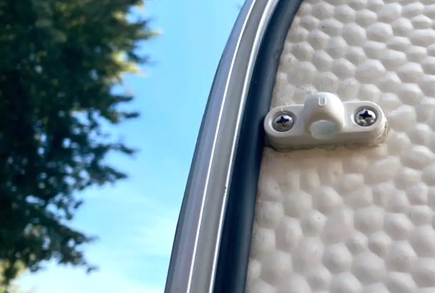 Kaputte Zeltaugen 1.200 Kilometer von zu Hause entfernt. Ups!