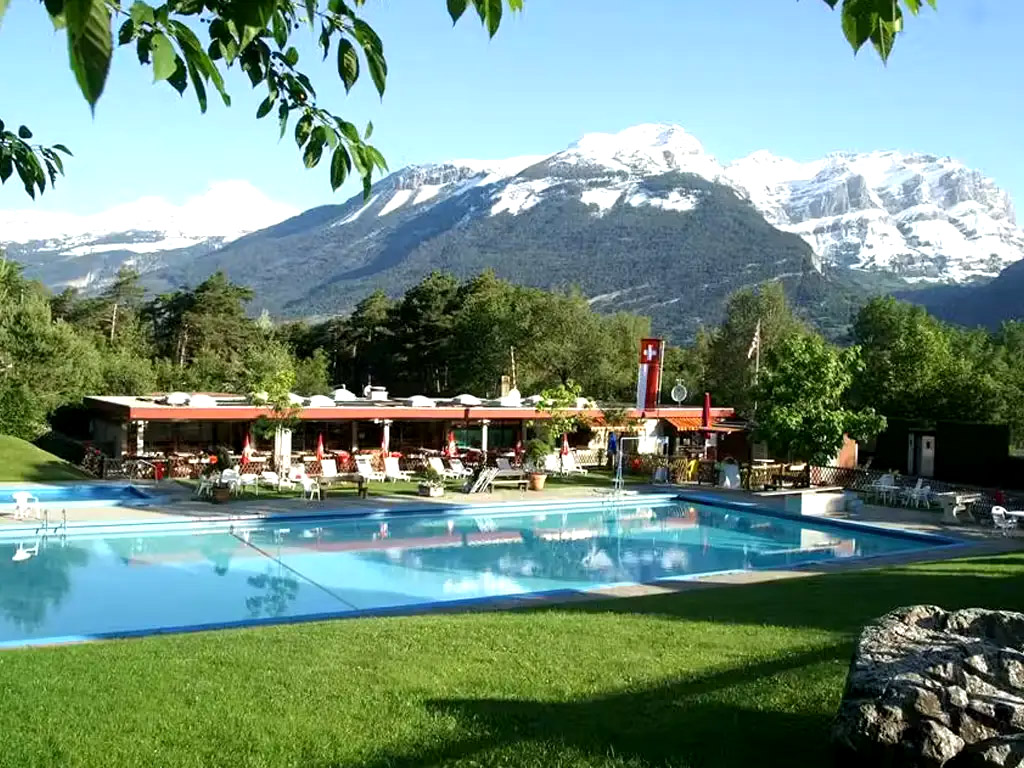 Ein echter Familiencampingplatz in einer beeindruckenden Berglandschaft