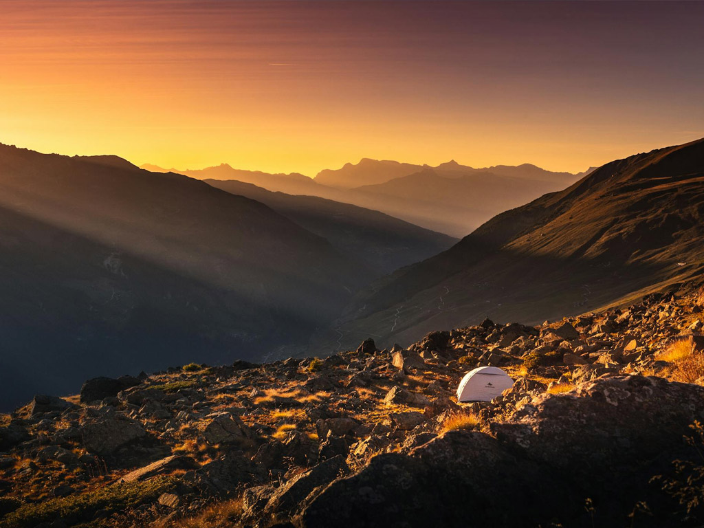 Genießen Sie die wunderschöne Natur beim Camping in den Schweizer Alpen