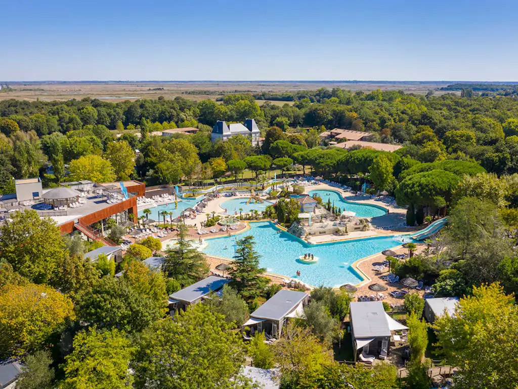 Luxuriöses Resort mit subtropischem Wasserpark&nbsp;auf diesem französischen Campingplatz