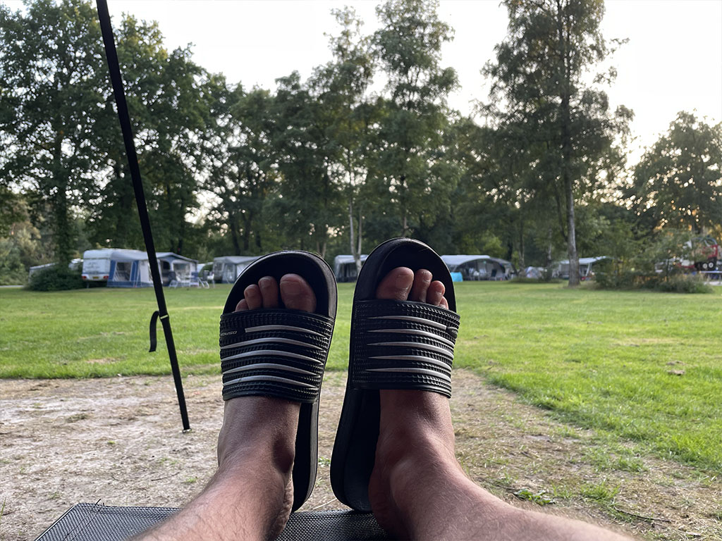 Badelatschen auf dem Campingplatz