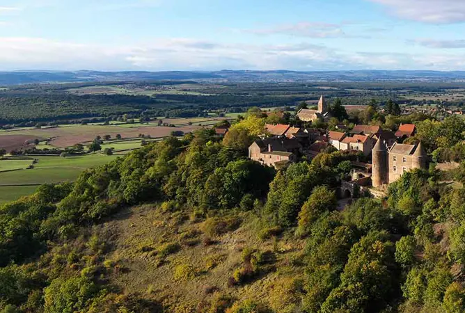 12 Schöne Schloss-Campingplätze in Frankreich
