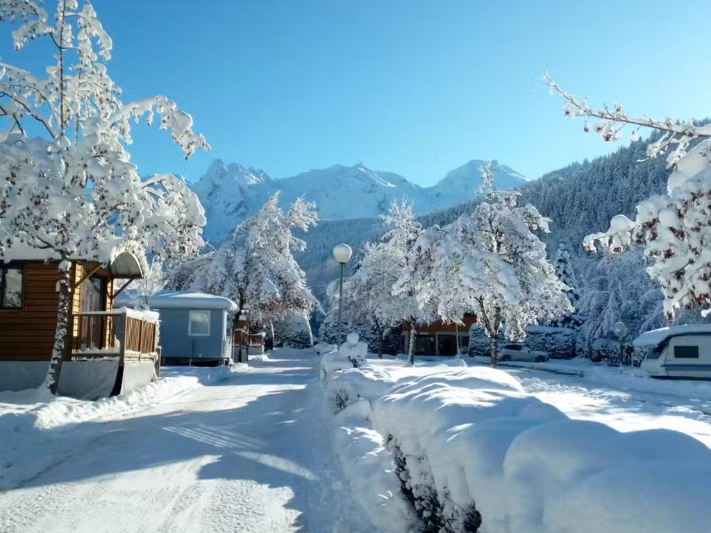 Verbringen Sie Ihren Wintersporturlaub doch einmal auf einem Wintercampingplatz!