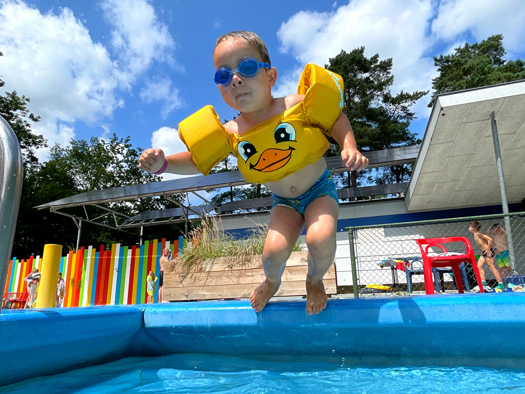 Schwimmen auf dem Campingplatz