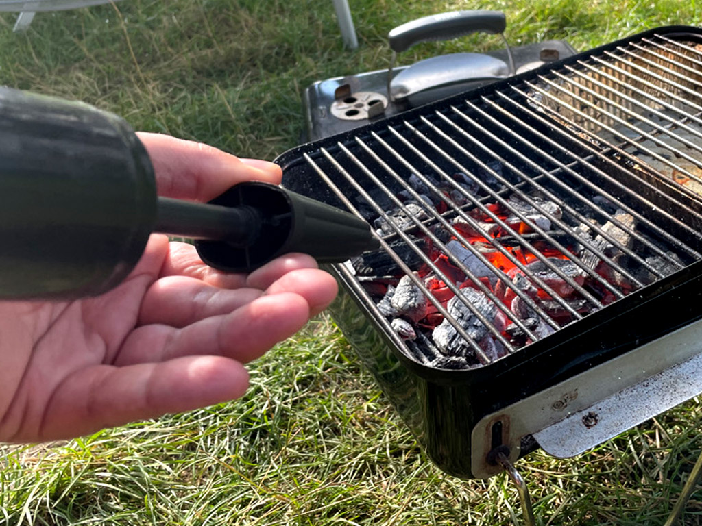 Anzünden eines Grills