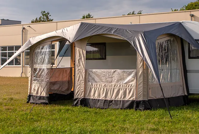 5 Gründe, mit dem Wohnwagenvorzelt Homy von Campooz in den Urlaub zu fahren