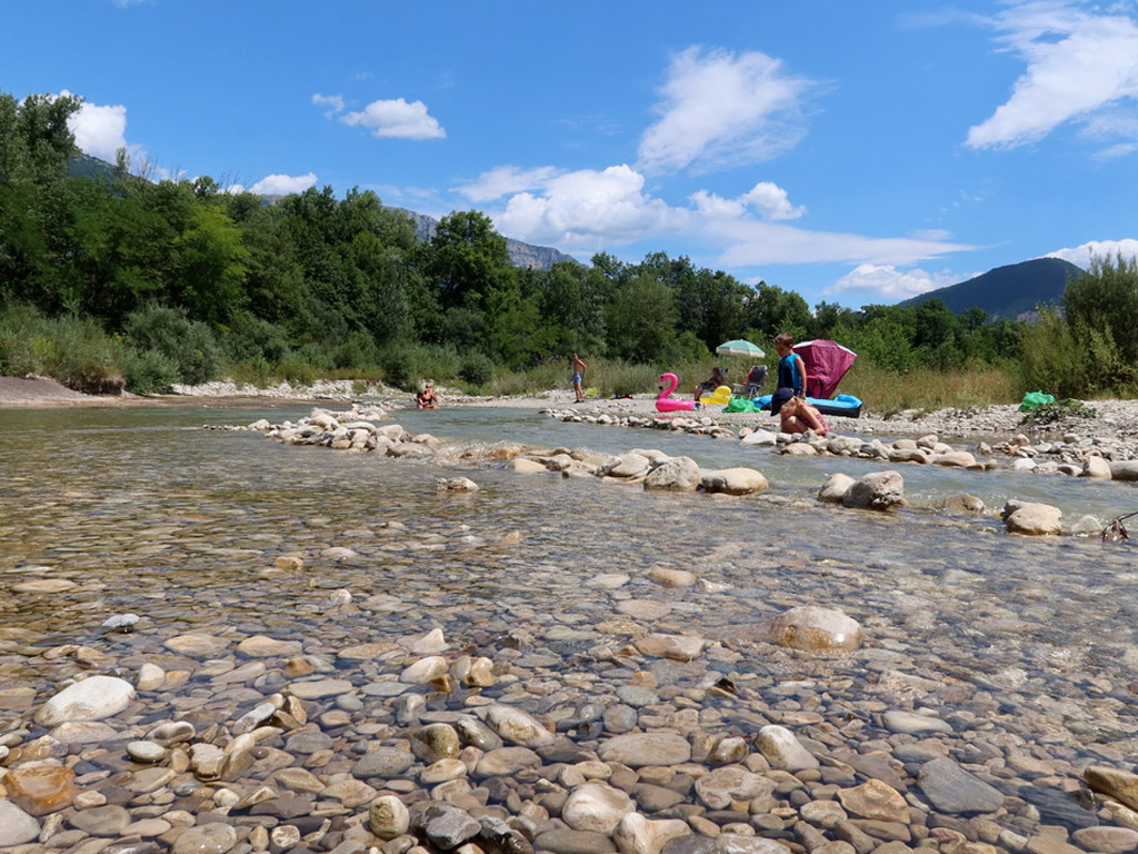 Schöne Flüsse und Strände in Frankreich