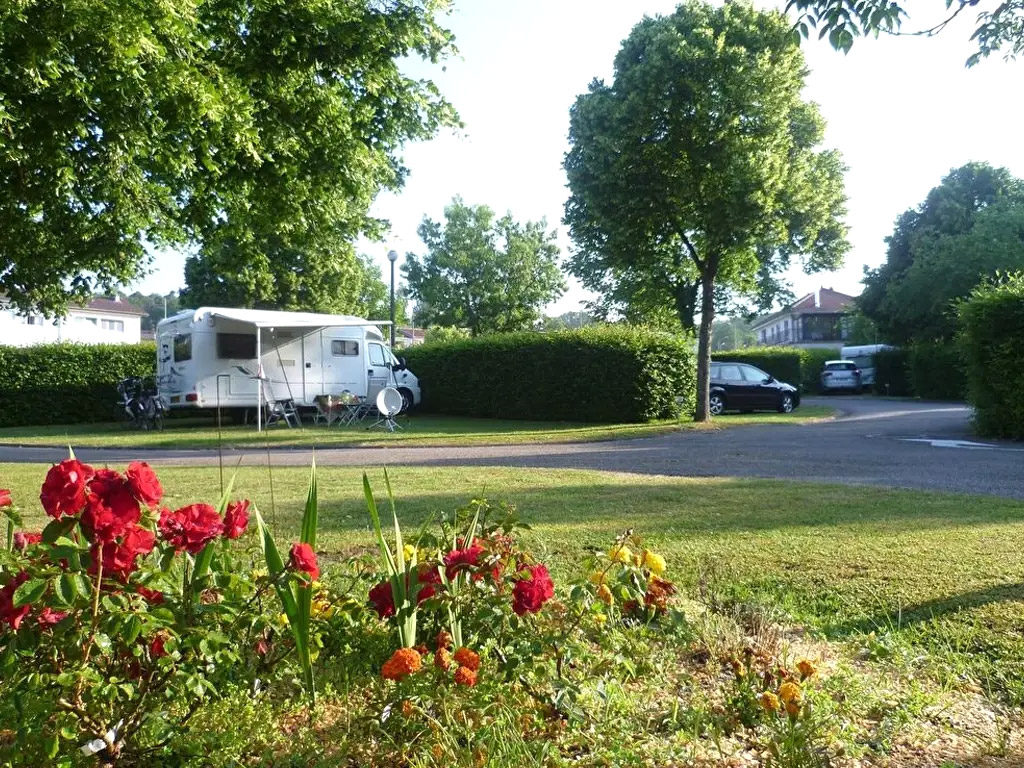 Dieser gemütliche, grüne, parkähnliche Campingplatz liegt etwas außerhalb des Kurortes Vittel.