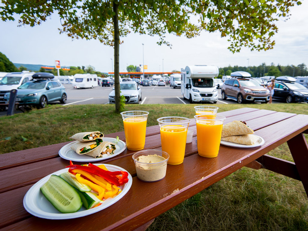 Essen Sie lecker und gesund auf dem Weg zum Campingplatz
