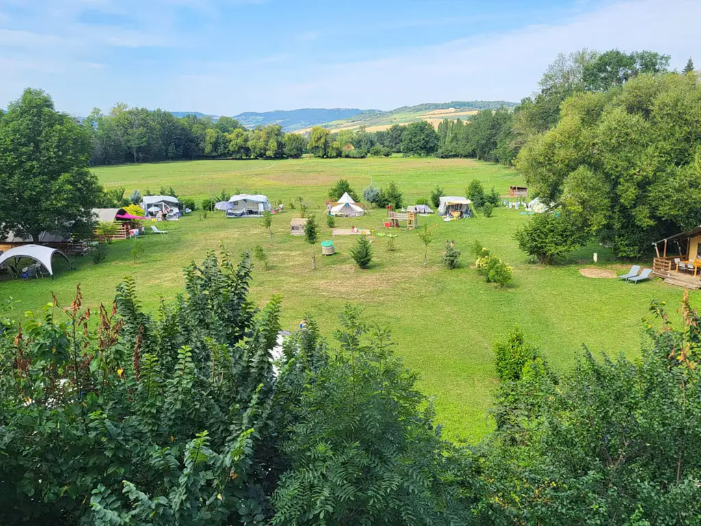 Besuchen Sie diesen französischen Baby-Campingplatz während der Baby- und Kleinkindwochen