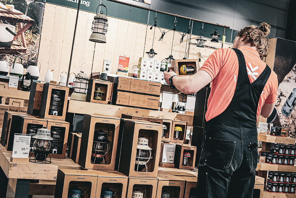 Schöne neue Campingausrüstung bei Vrijbuiter Zaandam