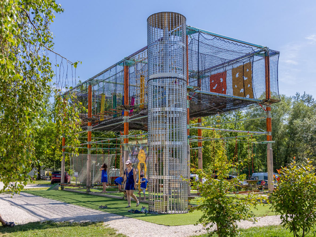 Camping Le Lac D Orient 12