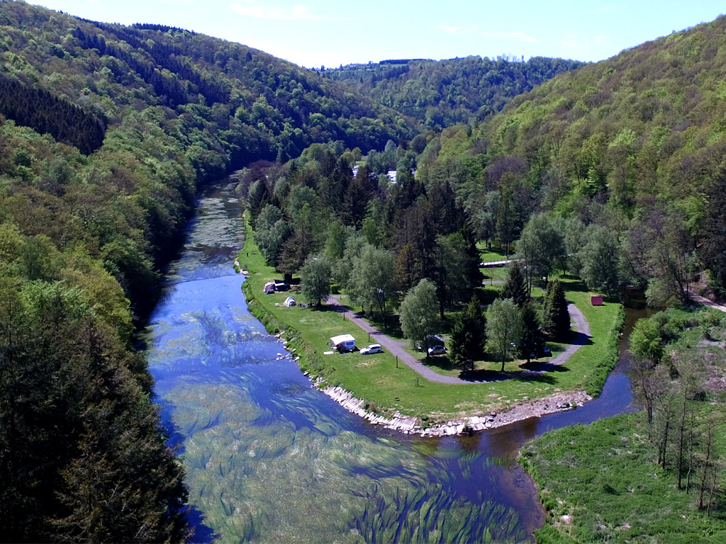 Camping auf einer Insel in den Ardennen