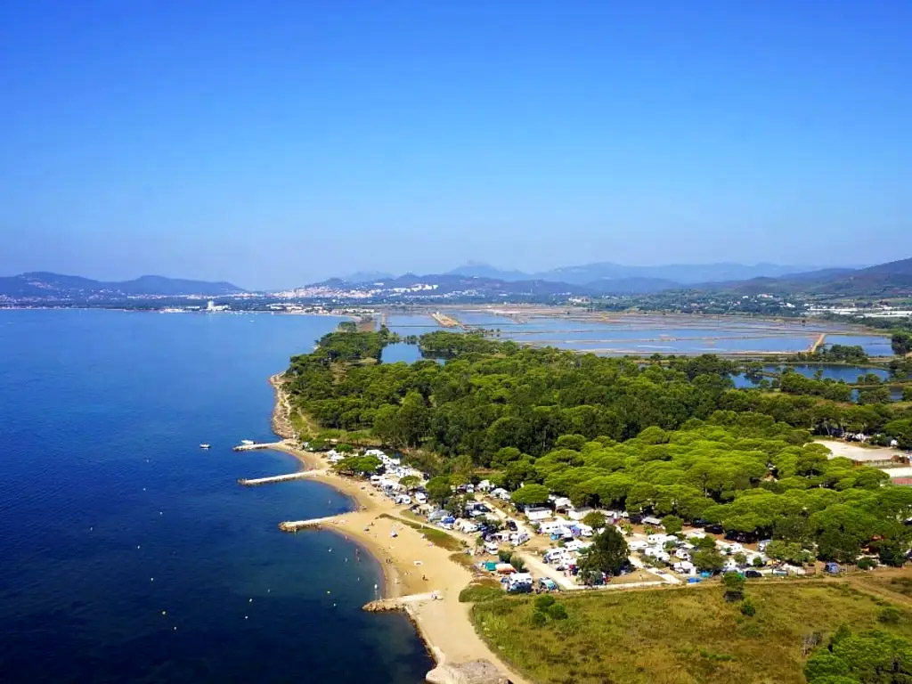 Schöner Strandcampingplatz an der Côte d'Azur