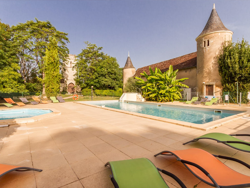 Camping Le Petit Trianon De Saint Ustre 1