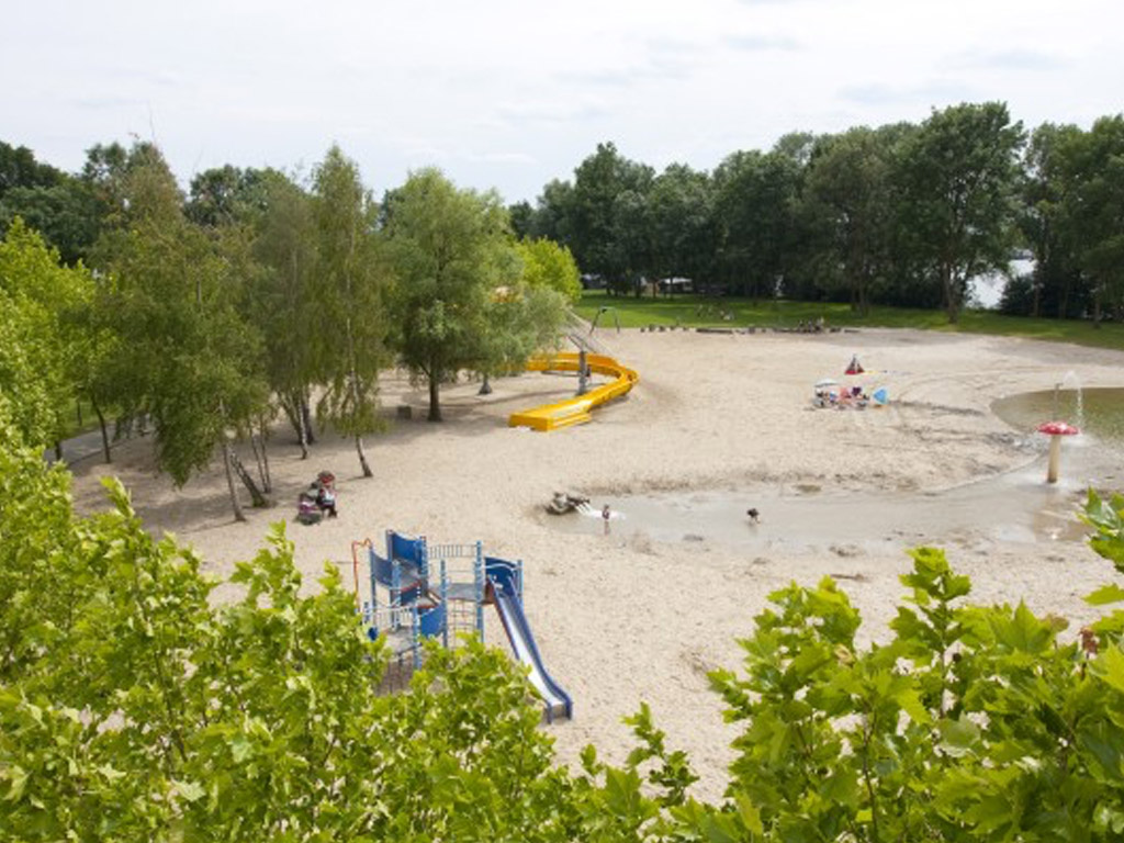 Camping De Kurenpolder Recreatie 5
