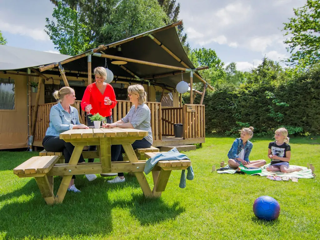 Camping in der Nähe eines All-Inclusive-Vergnügungsparks